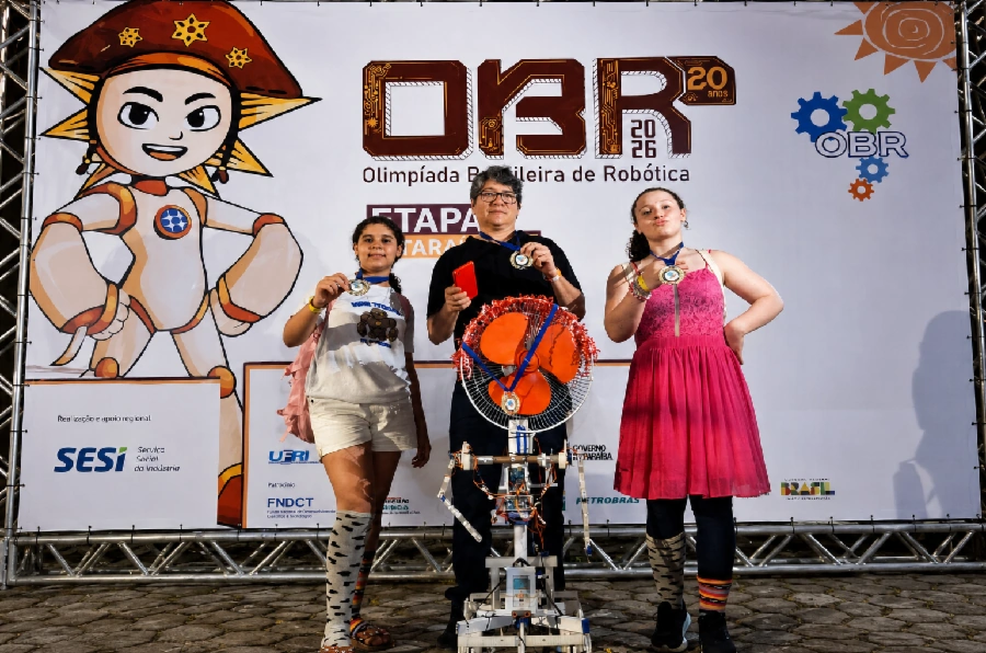 Adolescentes Serra conquistam ouro em robótica
