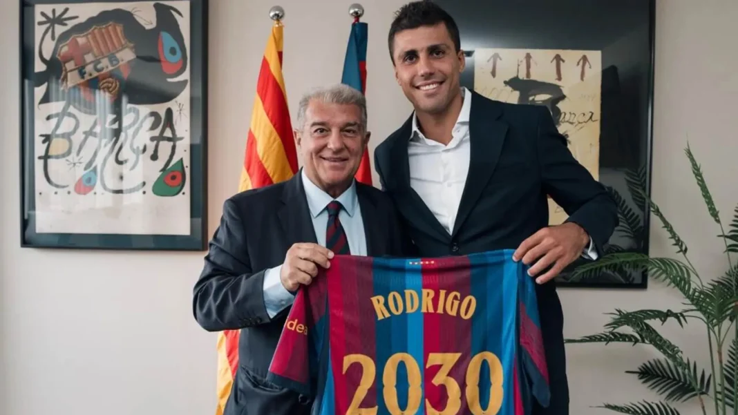 Rodri assina até 2030 com o Barcelona