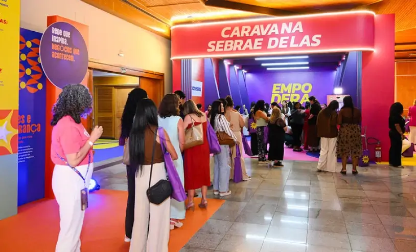 Fila de entrada do evento Empoderadonas, que reúne empreendedoras mulheres