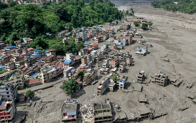 Inundações matam 95 e deixam centenas desaparecidos no Nepal