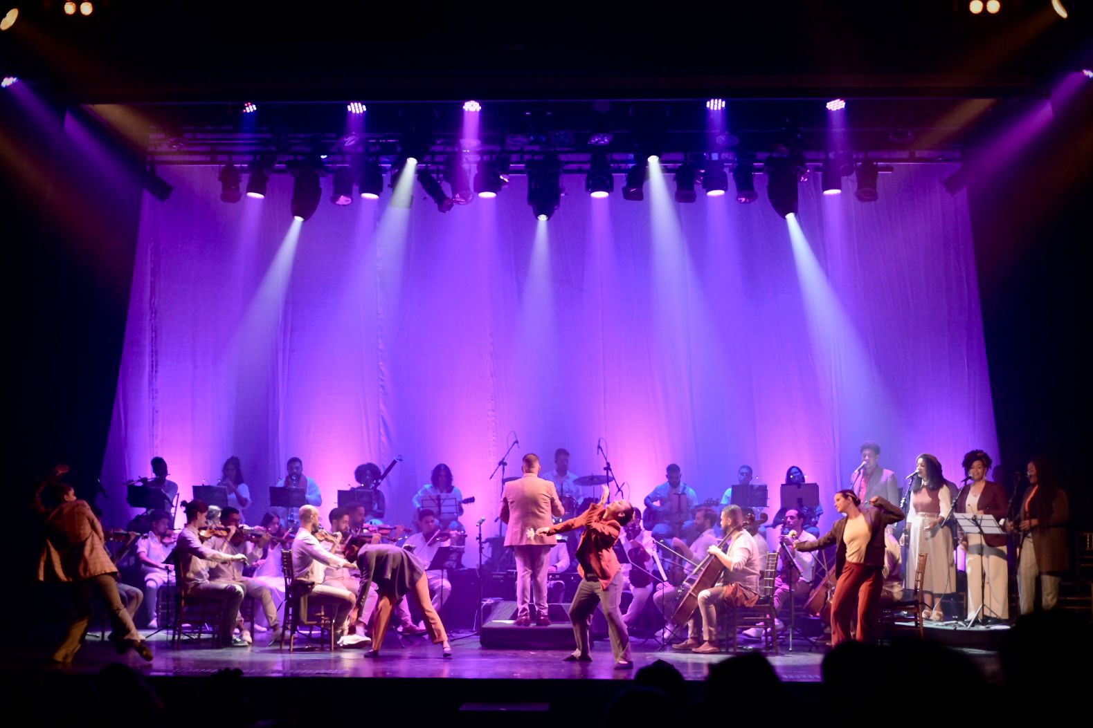 Orquestra faz sessão extra com hits de Michael Jackson em Vitória