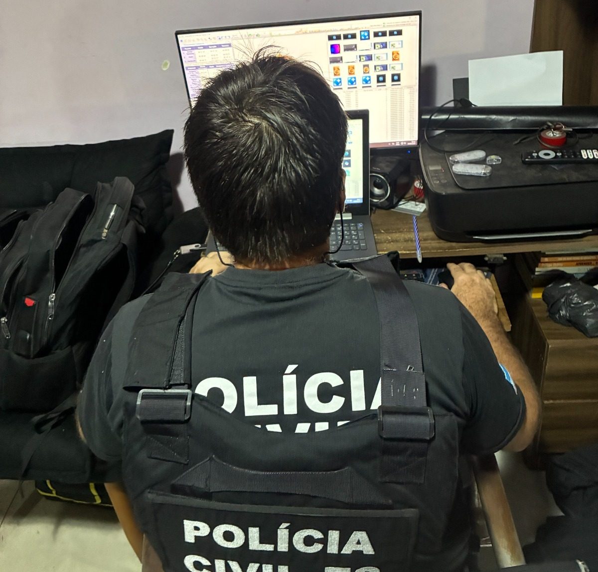 Professor preso no ES copiou imagens íntimas da filha de colega de trabalho - QTU Questões do Universo