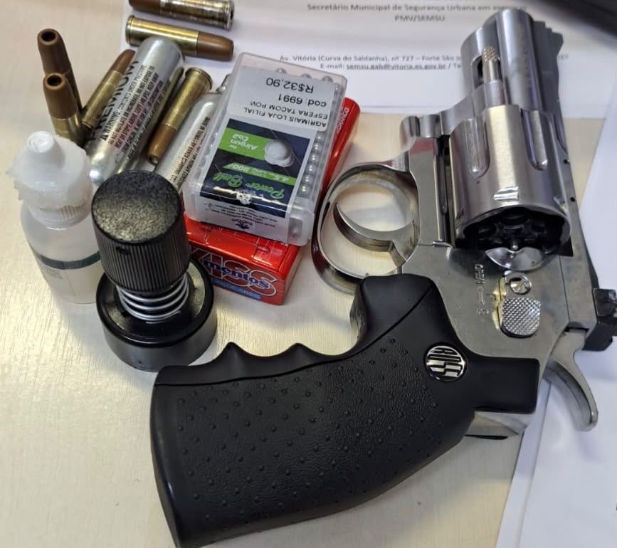 Morador de condomíno aponta arma para vizinho durante discussão em Jardim Camburi - QTU Questões do Universo