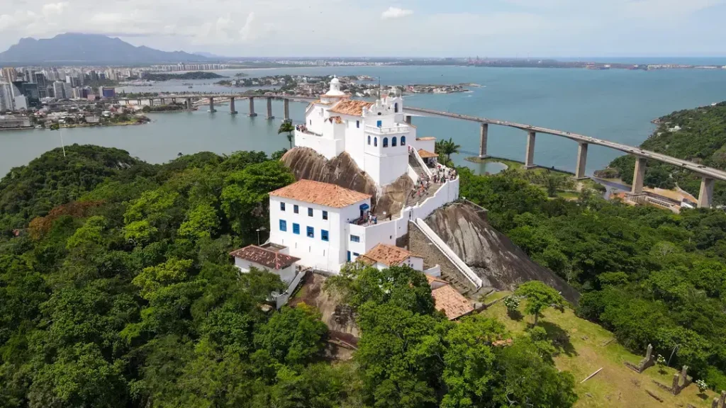 Vila Velha: aos pés do Convento da Penha, cultura, arte, história e gastronomia Vila Velha: aos pés do Convento da Penha, cultura, arte, história e gastronomia