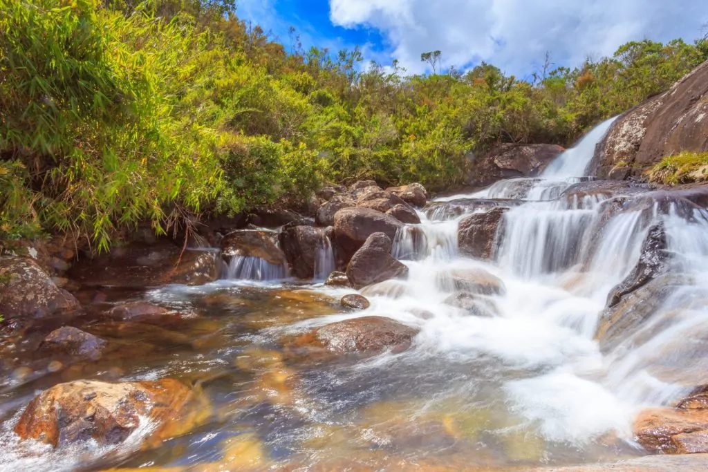 Ibatiba além da BR-262: cachoeira, tropeiros e café Ibatiba: tradição tropeira, sabores e cachoeira deslumbrante - Imagem da Cachoeira da Usina