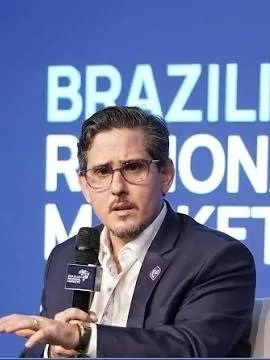 Caso Apex: defesa de ex-presidente contesta bloqueio e dá nova versão para transferências