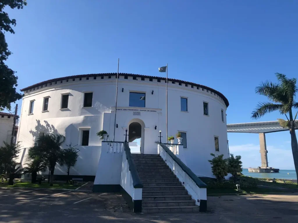 Vila Velha: aos pés do Convento da Penha, cultura, arte, história e gastronomia Vila Velha: aos pés do Convento da Penha, cultura, arte, história e gastronomia