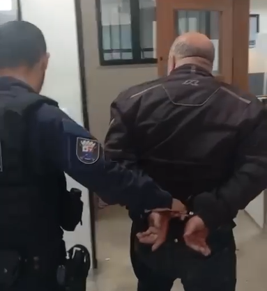 Homem se passa por policial civil para perseguir e ameaçar ex-namorada em Vitória - QTU Questões do Universo