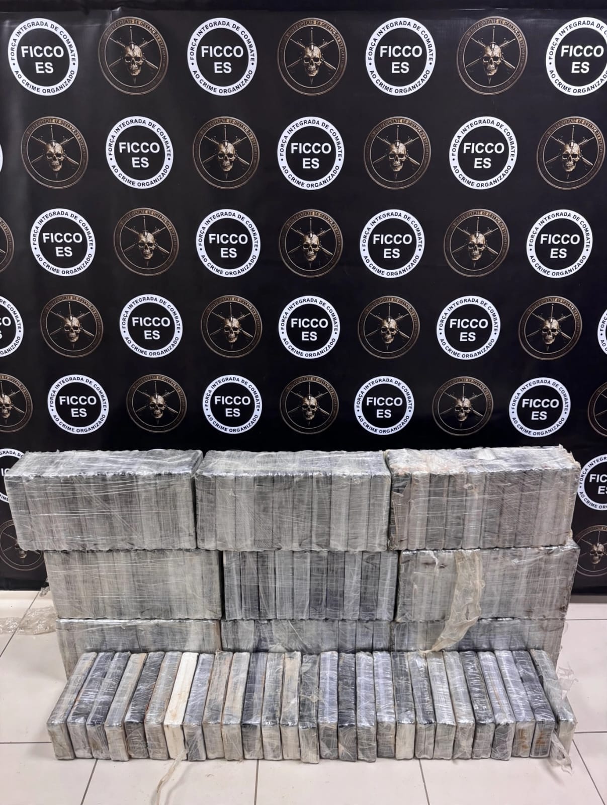 Operação conjunta intercepta laboratório do tráfico e apreende 132 kg de pasta base de cocaína na Serra