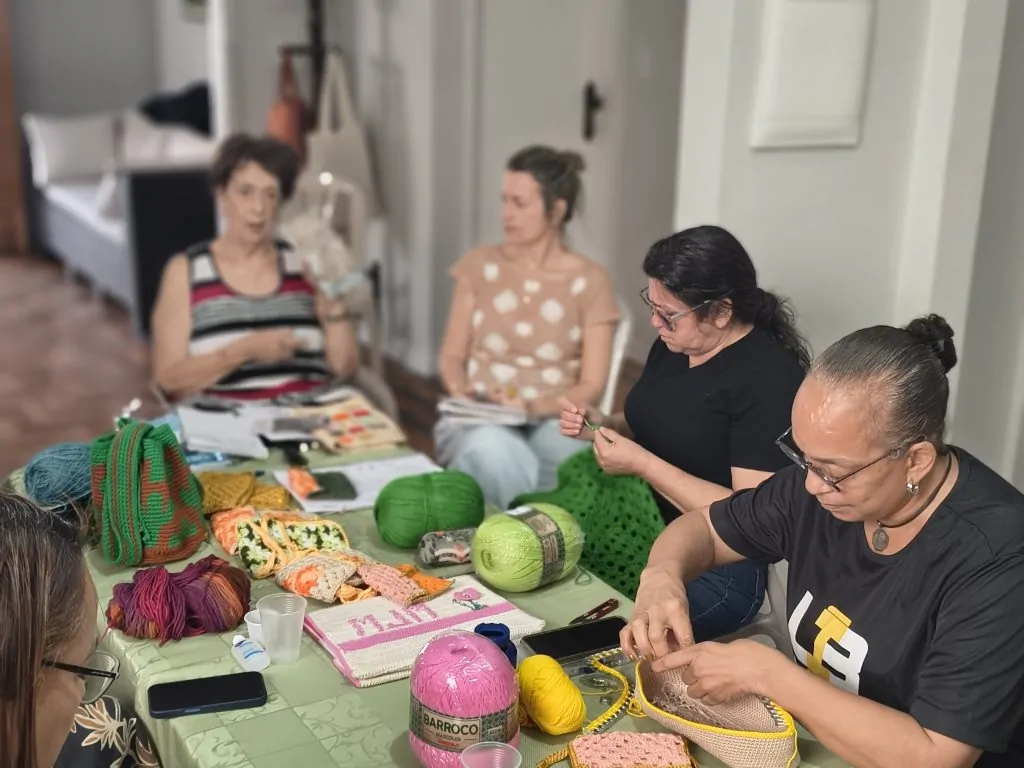 Tarde com escritoras e crocheteiras movimenta o Centro de Vitória
