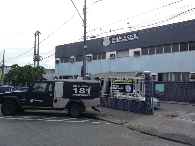 Homem é morto com tiro na nuca em banheiro de bar durante forró em Vila Velha Homem é morto com tiro na nuca em banheiro de bar durante forró em Vila Velha