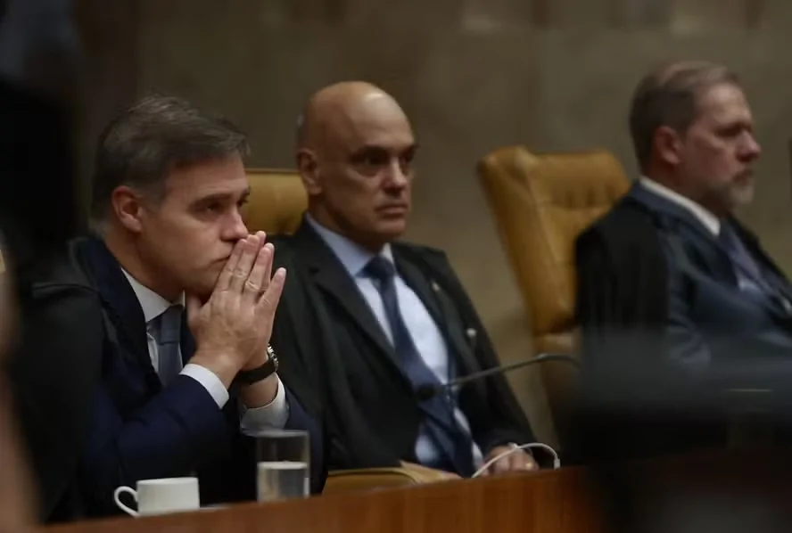 Deputados governistas veem parcialidade de Mendonça e pedem derrubada de sigilo do caso 'Dark Horse' Deputados governistas veem parcialidade de Mendonça e pedem derrubada de sigilo do caso 'Dark Horse'