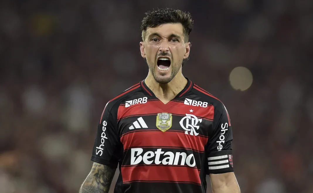 Flamengo possuí 10 jogadores estrangeiros no elenco — Foto: Foto: Dhavid Normando/Getty Images