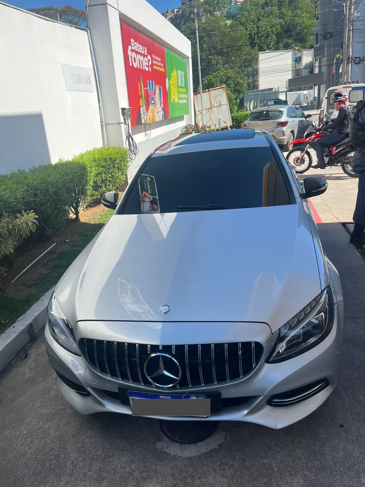 Líder do tráfico no Morro da Garrafa é preso com pistola e carro de luxo