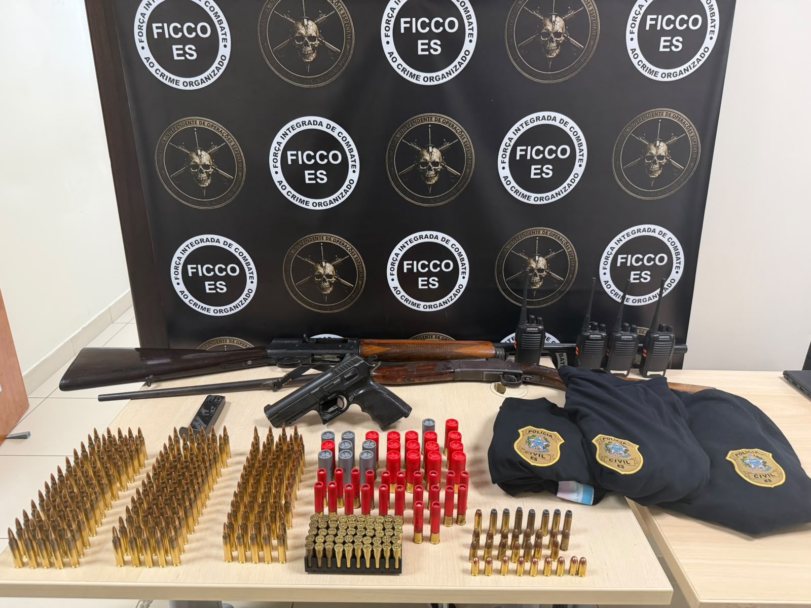 Preso com explosivos tinha camisas da Polícia Civil no ES