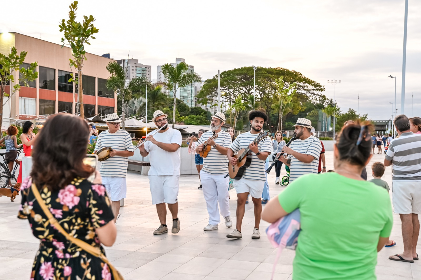 Sarau à Beira-Mar reúne público no Canal de Camburi