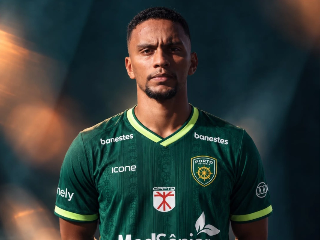 Cássio, atacante do Porto Vitória