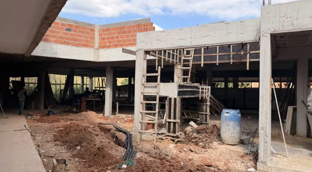 Obras de reforma e ampliação da Escola de Vieira Machado entra em fase de acabamento Obras de reforma e ampliação da Escola de Vieira Machado entra em fase de acabamento
