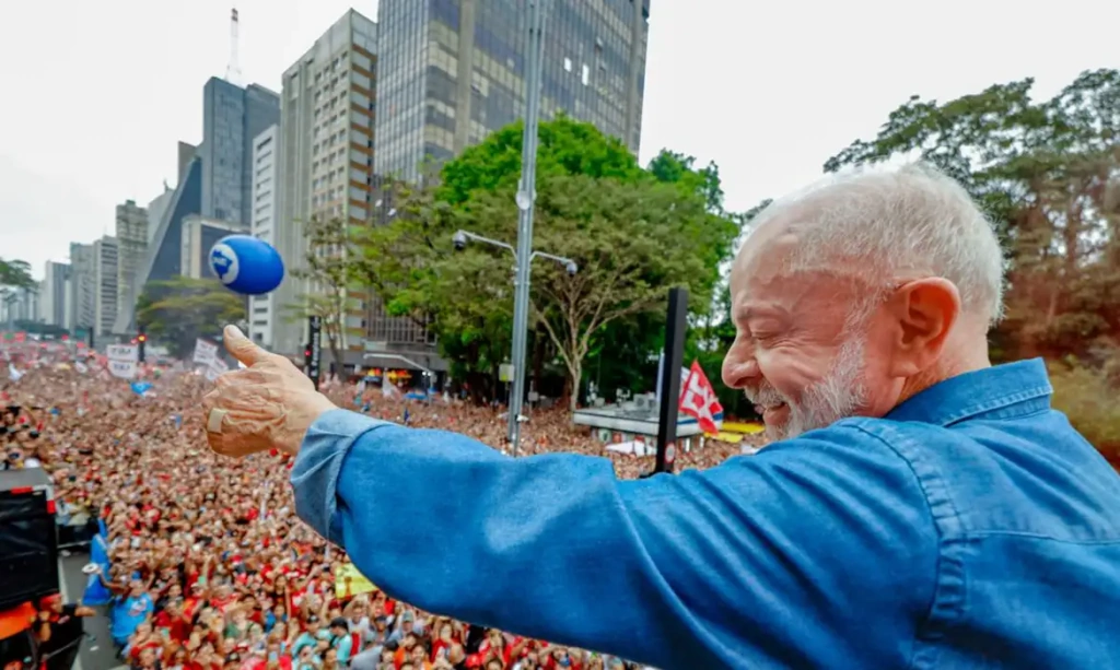 Lula vota e enaltece mobilização popular: "nunca vi nada igual"