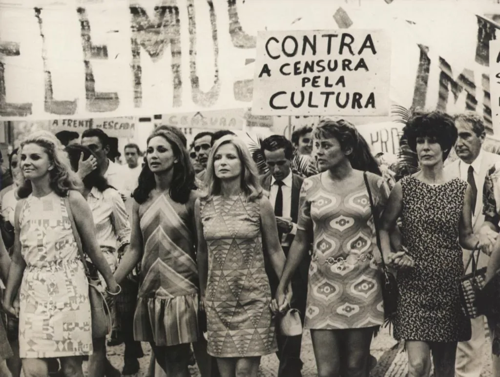O censor mudou de endereço
