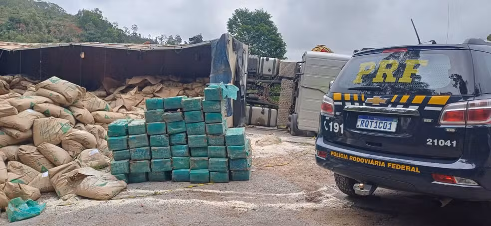 Condenados por transportar 880 quilos de maconha ganham liberdade após erro em sentença
