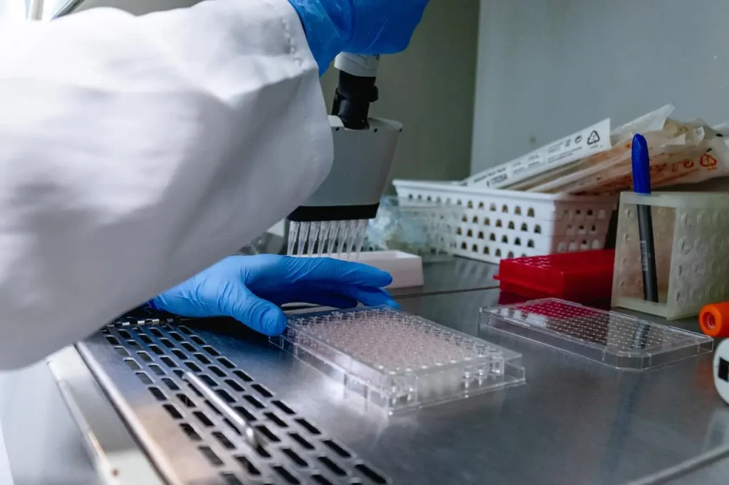 Pesquisa da Ufes revela como microplásticos afetam células mamárias