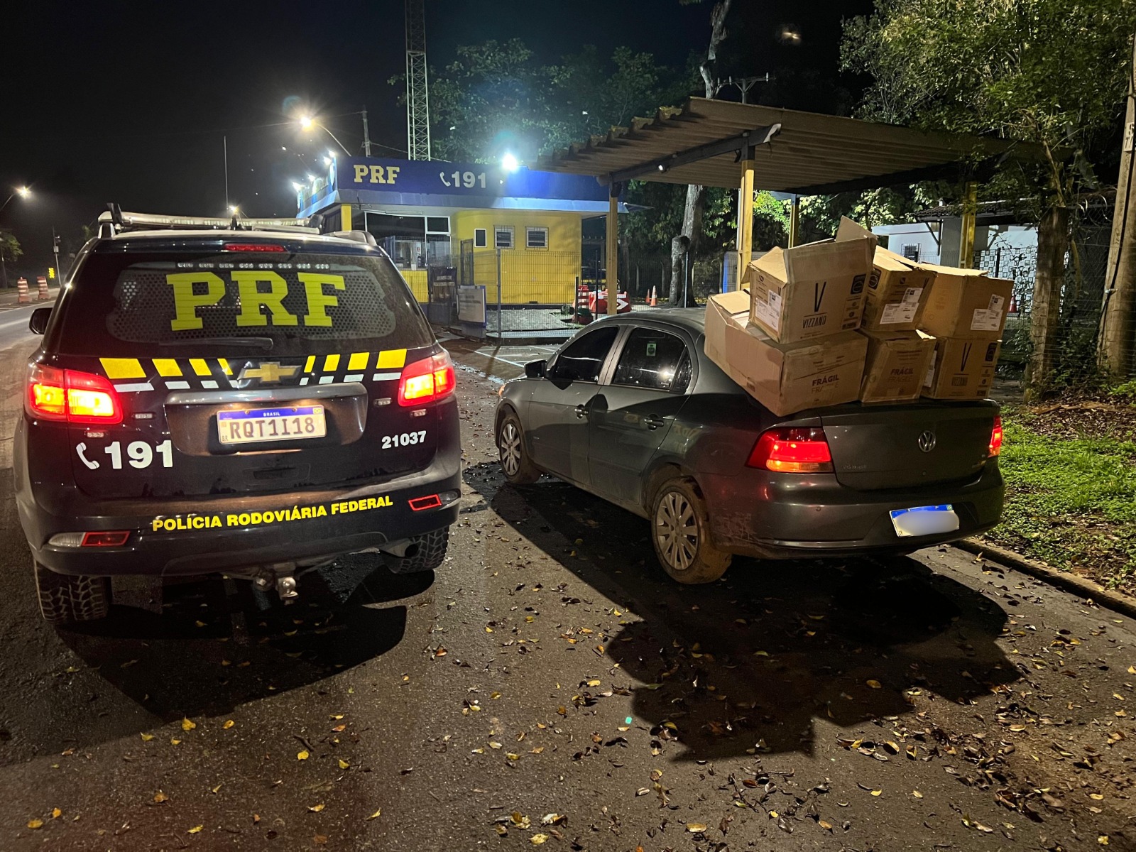 PRF recupera 55 pares de sandálias furtados de carreta no ES
