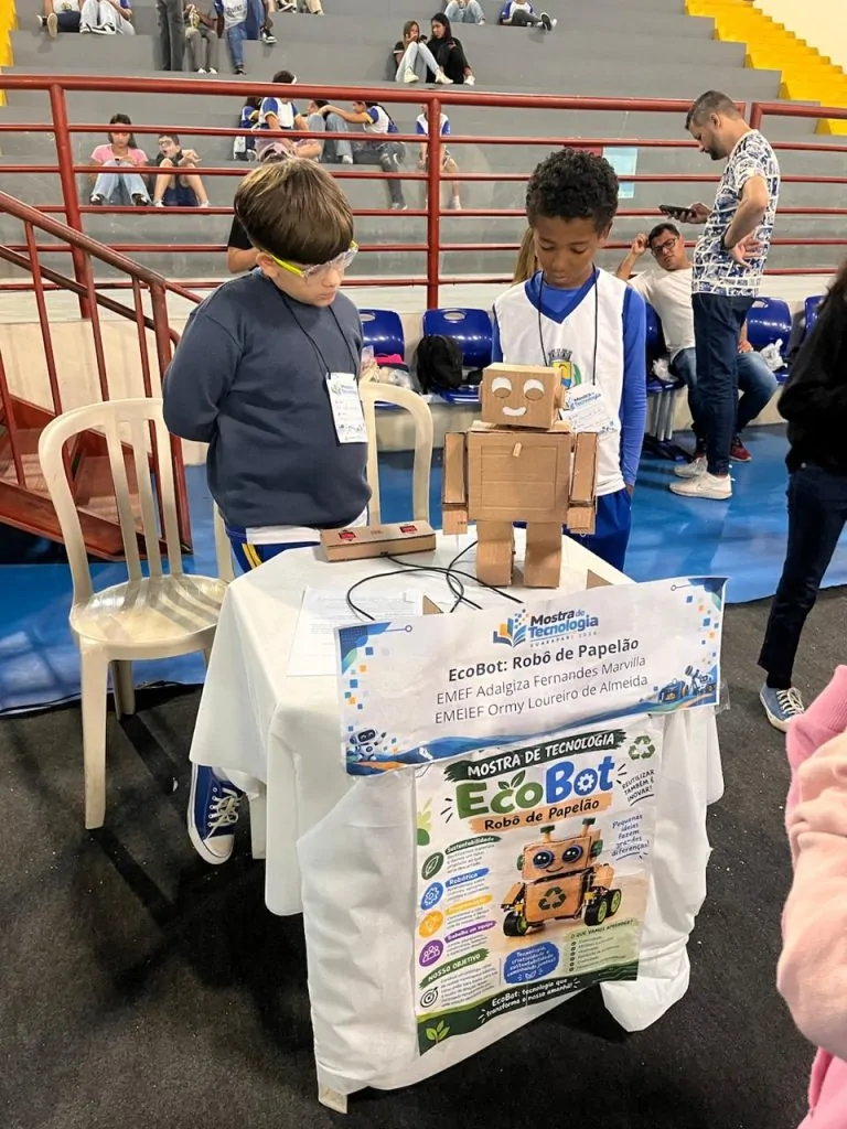 Guarapari reúne 30 escolas em mostra de tecnologia e inovação na rede municipal